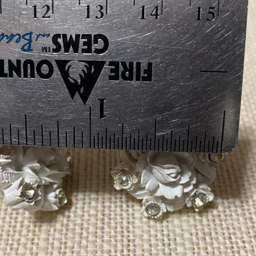 Elegant vintage White rose  Floral rhinestone cuff links